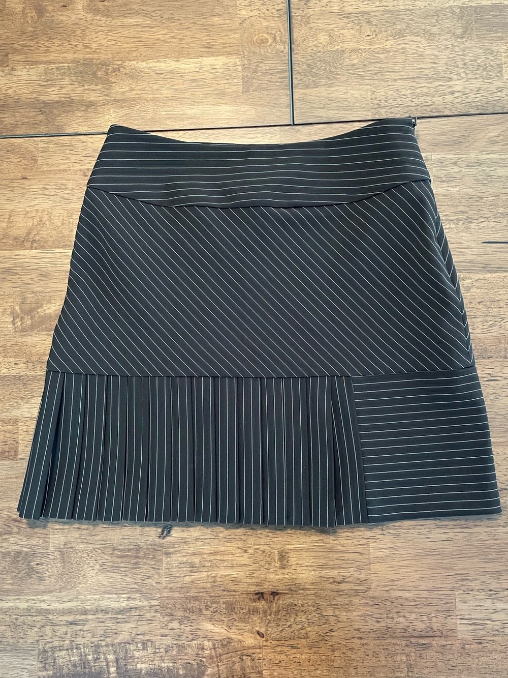 Tempo Paris Black Pinstripe Panel Pleated Mini Skirt size 2